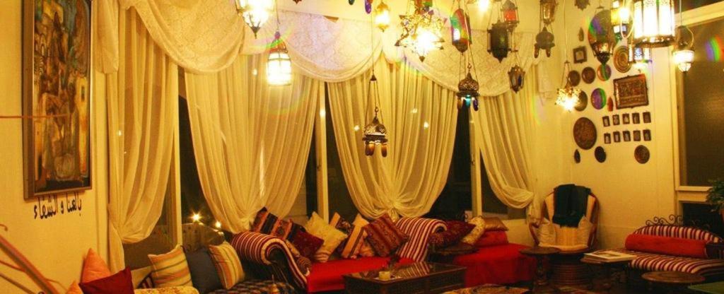 Arabian Art Hotel & Gallery Onjuku Bagian luar foto