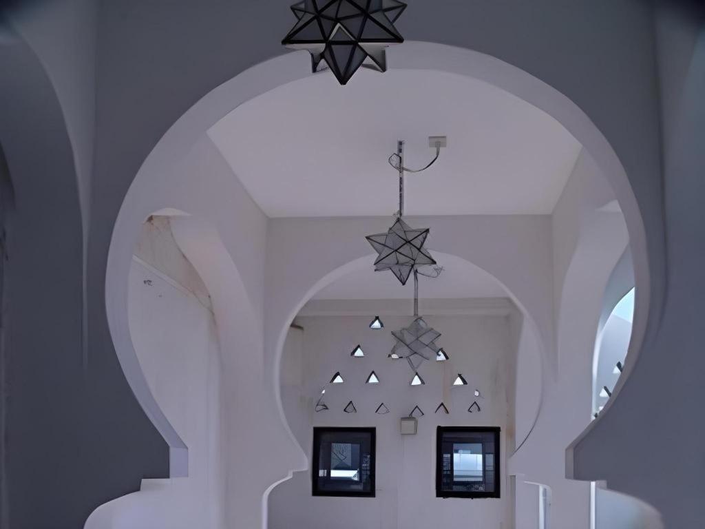 Arabian Art Hotel & Gallery Onjuku Bagian luar foto