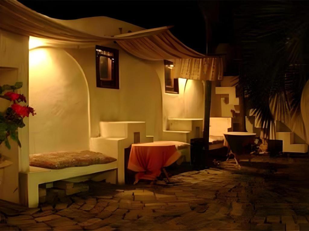 Arabian Art Hotel & Gallery Onjuku Bagian luar foto