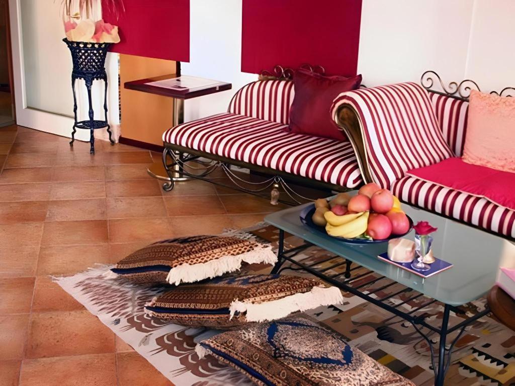 Arabian Art Hotel & Gallery Onjuku Bagian luar foto