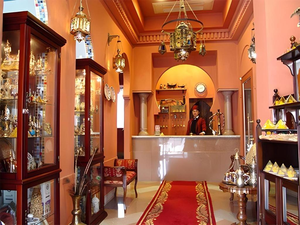 Arabian Art Hotel & Gallery Onjuku Bagian luar foto