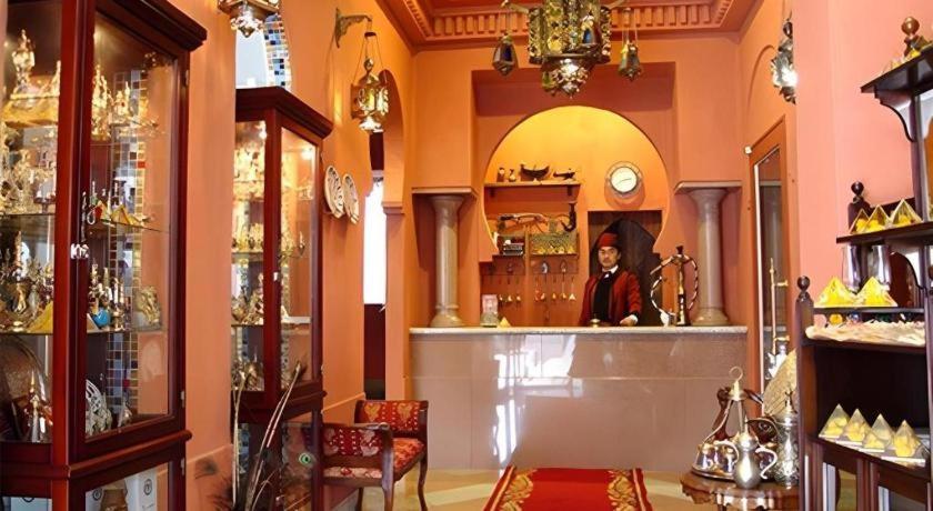 Arabian Art Hotel & Gallery Onjuku Bagian luar foto