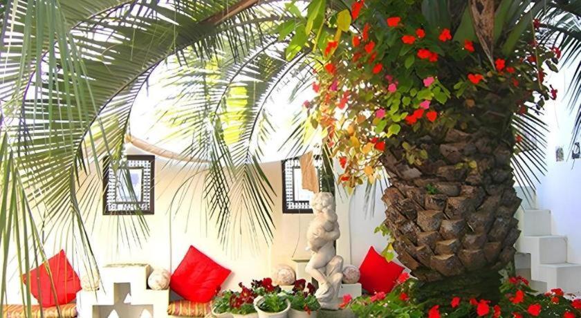 Arabian Art Hotel & Gallery Onjuku Bagian luar foto
