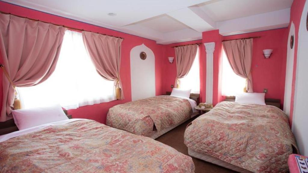 Arabian Art Hotel & Gallery Onjuku Bagian luar foto
