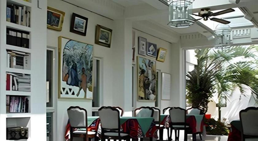 Arabian Art Hotel & Gallery Onjuku Bagian luar foto