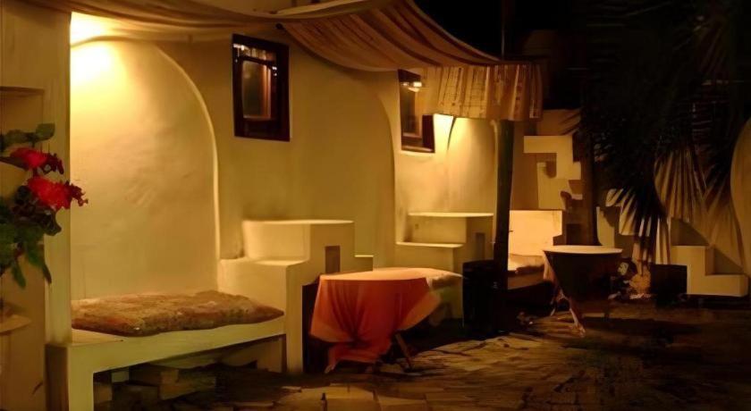 Arabian Art Hotel & Gallery Onjuku Bagian luar foto